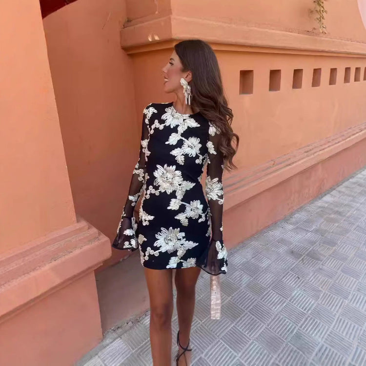 Robe Céleste — Robe Courte Florale en Mesh à Manches Évasées